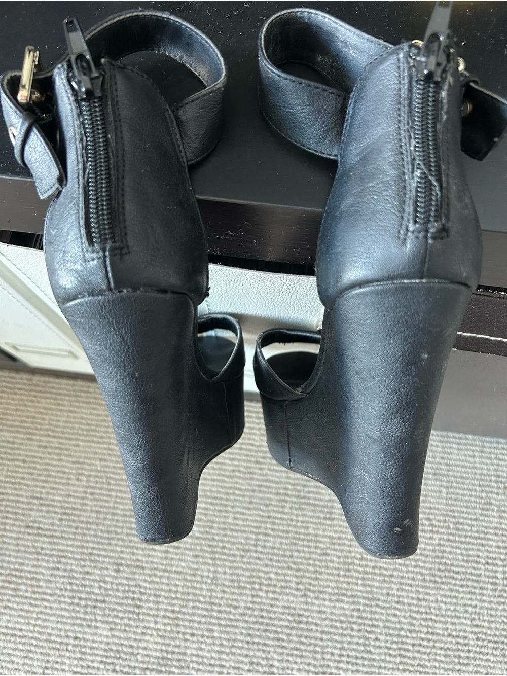 G by Guess Black Open-Toe Heeled wedges / Sandals with Gold Buckles - Picture 4 of 7
